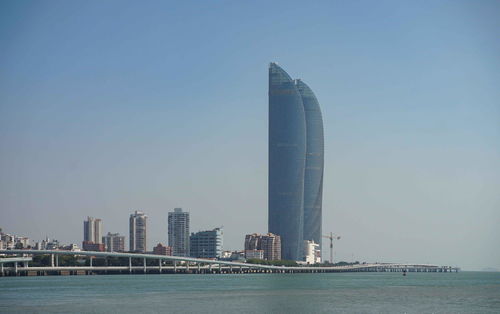 位于海邊的廈門雙塔,設(shè)計(jì)師說(shuō)像風(fēng)帆,市民卻覺(jué)得是兩把刀